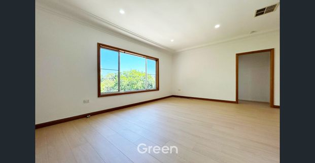 Freshly Updated Five-Bedroom Home in a Highly Sought-After Carlingford Pocket! - Photo 1