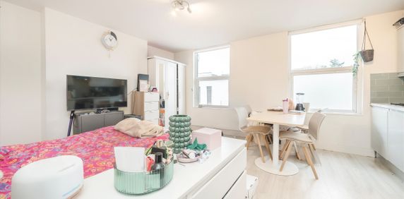 Essex Road, Acton, W3, London - Photo 2