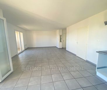 Location Appartement 4 pièces 77m² ESPIRA DE L AGLY 66600 - Photo 2