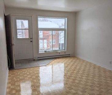 Beau et grand 5-1/2 au 2e étage d'un triplex rénové à Montreal, Mer... - Photo 1