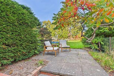 Larchfield Road, Maidenhead, Berkshire, SL6 - Photo 5