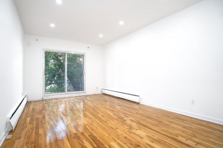 2425 Av. Madison Montréal (Côte-des-Neiges, QC H4B - Photo 2