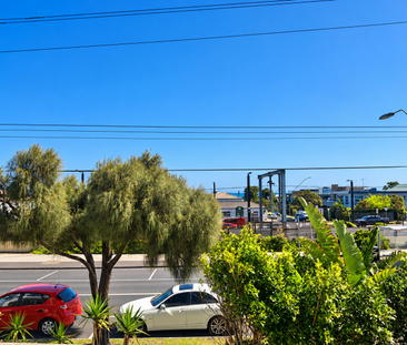Contemporary Bayside Living in Prime Location - Photo 5