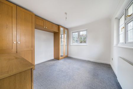 Detached House to rent - Westbury Road, Bromley, BR1 - Photo 4