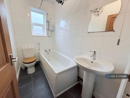 2 bedroom terraced house to rent - Photo 4