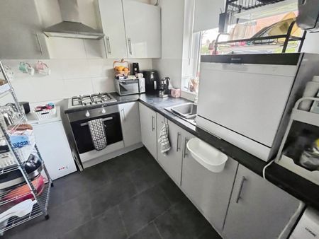 3 bedroom House To Let - Photo 5