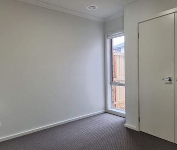 Multiple rooms and convenient transport links - Photo 5