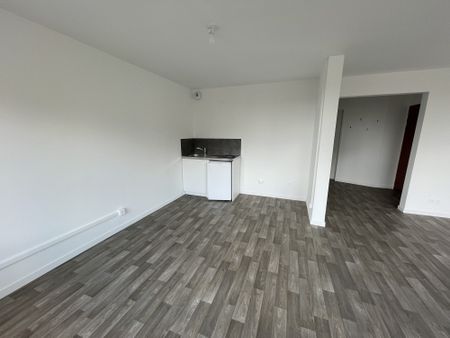 Location Appartement 3 pièces 53m² LA ROCHE SUR YON 85000 - Photo 4