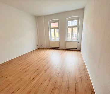 Großzügig geschnittene 2-Zimmer-Wohnung mit Einbauküche - Foto 3