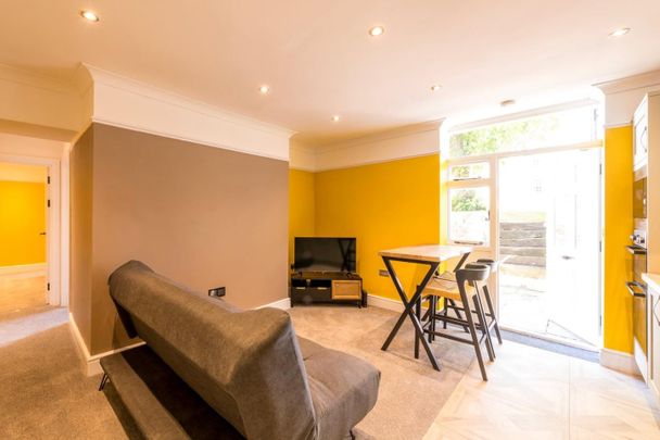 2 Bed Flat, Apsley Villas, BS6 - Photo 1