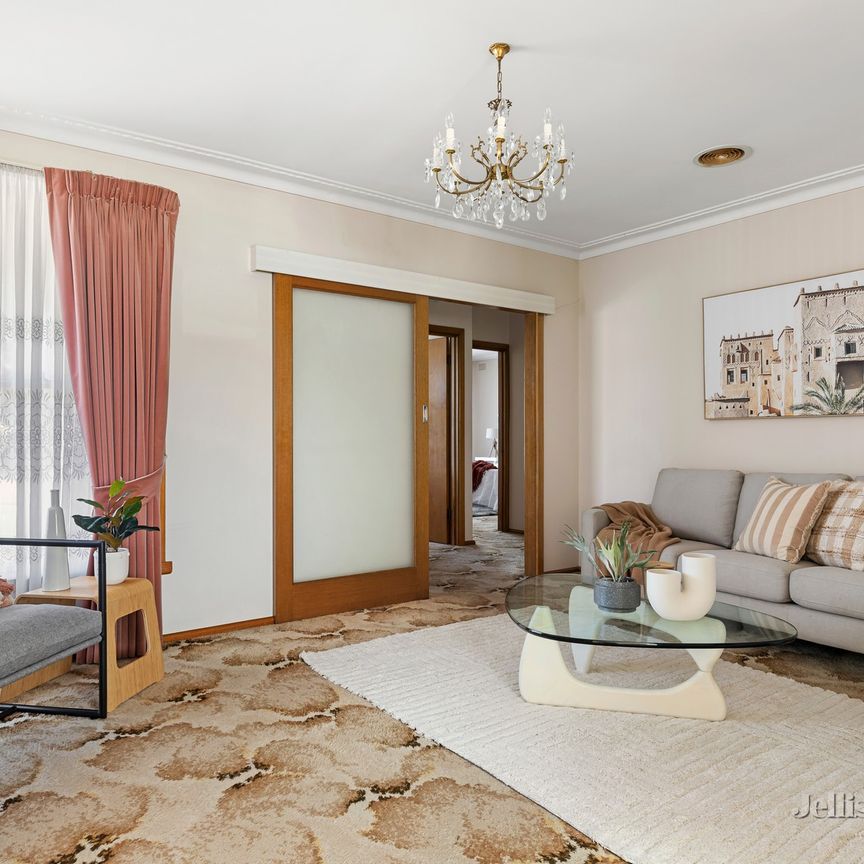 32 Club Avenue, Kingsbury VIC 3083 - House For Rent | Domain - Photo 1