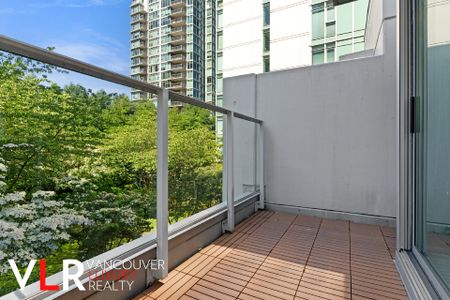 1650 Bayshore Drive, TH5 - Photo 3