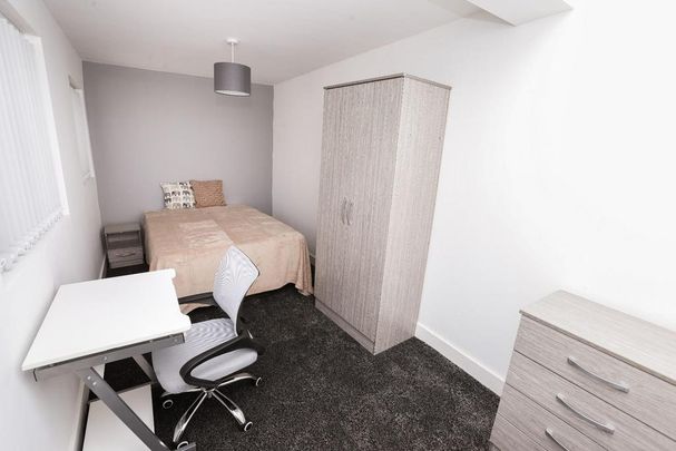 4 bedroom terraced house to rent - Photo 1