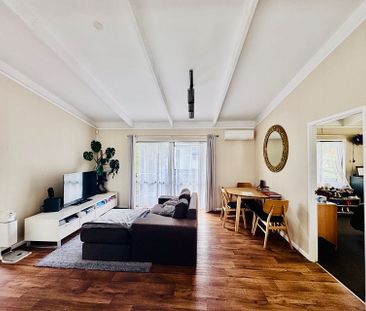 Fully fenced tidy sunny 3 bedroom home - Photo 3