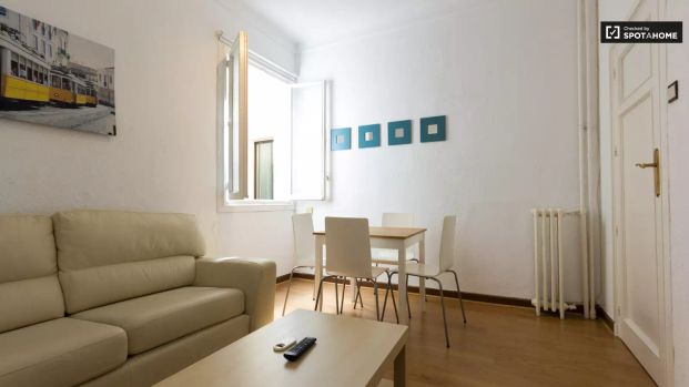 Double bed in Rooms with double beds in a 4 bedroom apartment in La Latina - Foto 1