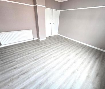 3 bedroom end of terrace house to rent - Photo 2