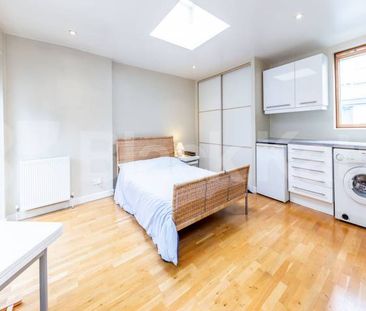 Top floor Studio in a Zone 1 Location Minutes to Old street Station - Photo 5