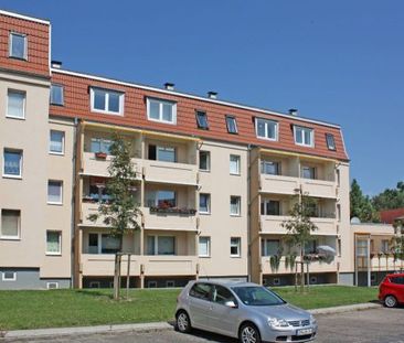 Renovierte 3-Raum-Wohnung mit Badewanne und Balkon - Photo 1