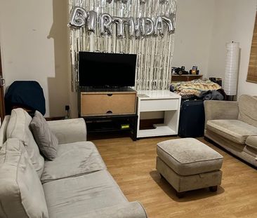 Room in a Shared House, Burley Road, LS4 - Photo 2