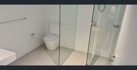 MODERN 1 BEDROOM + STUDY APARTMENT - Photo 5