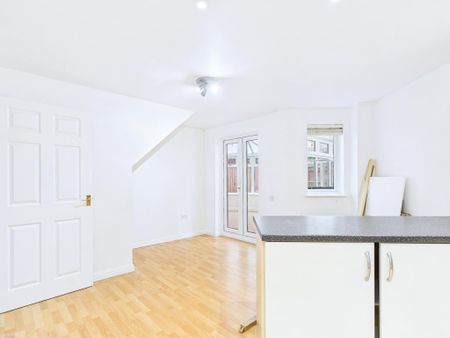 3 bedroom semi-detached house to rent - Photo 2