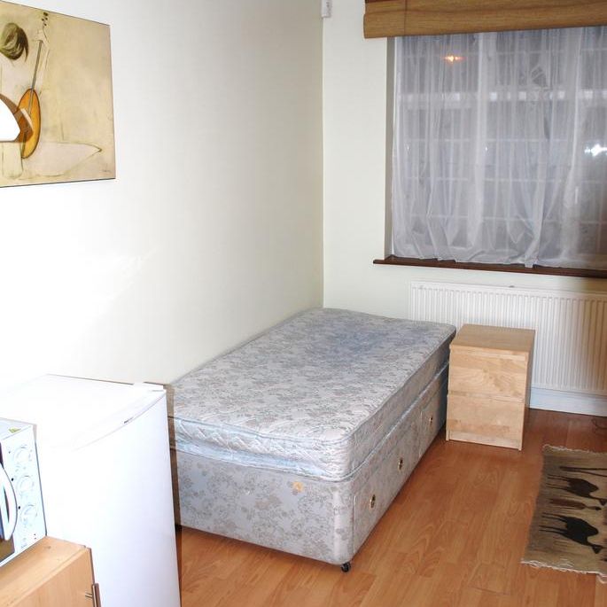 Studio to rent - Photo 1