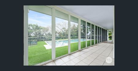 Spacious Family Rental in a Blue-Chip Suburb - Photo 5