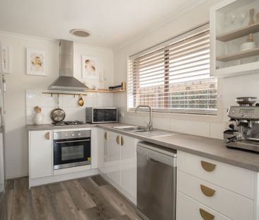 Stylish three bedroom property in convenient location - Photo 6