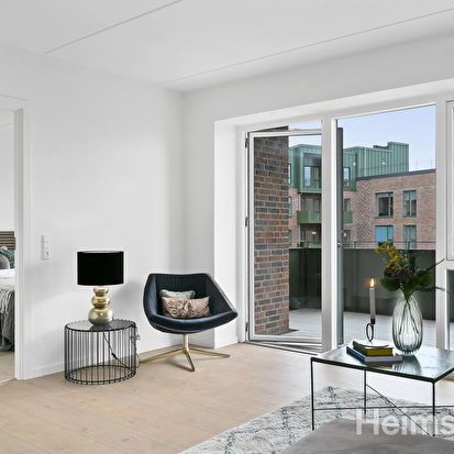 Med stor altan mod syd - gulvvarme og alle hårde hvidevarer er med - Foto 1