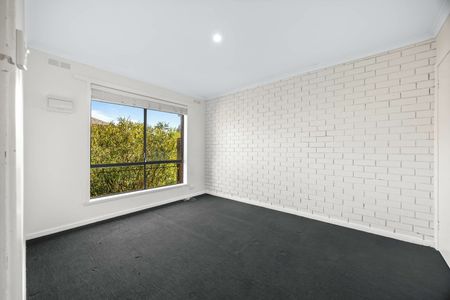 Neat One Bedroom Unit in Convenient Location - Photo 2