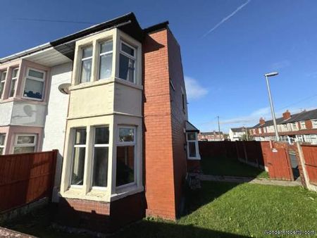 3 bedroom property to rent in Blackpool - Photo 3