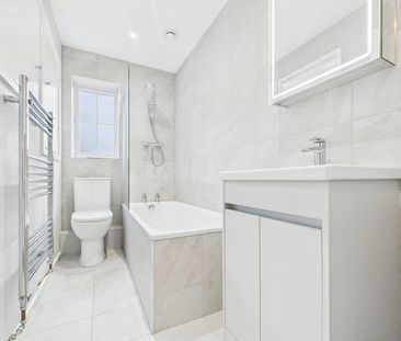 Semi-detached house to rent on - Photo 2