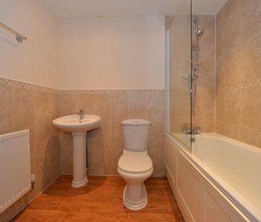 2 bedroom flat to rent - Photo 2