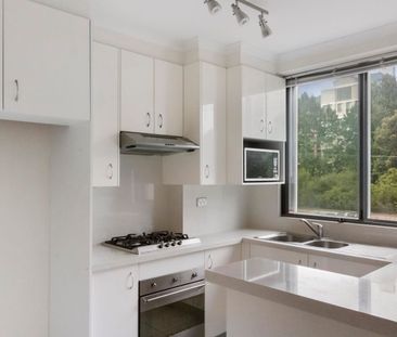 Spacious two bedroom in a central location - Photo 6