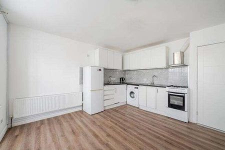 Goldbeaters Grove, Edgware, HA8 - Photo 2