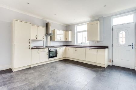 4 bedroom terraced house to rent - Photo 5