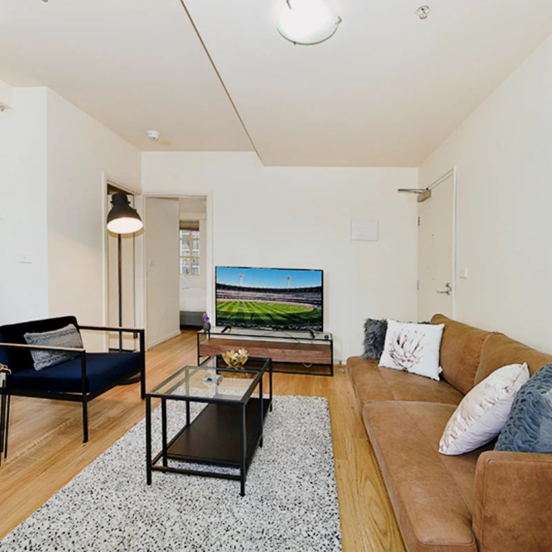Stylish 2-bedroom apartment near RMIT University - Photo 1