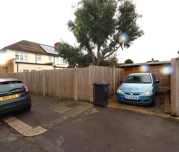 2 bedroom end of terrace house to rent - Photo 3