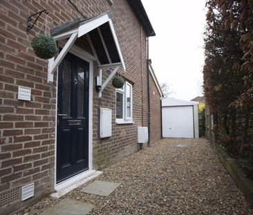 6 bedroom semi-detached house to rent - Photo 2