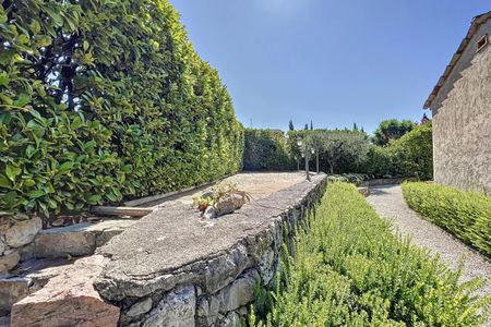 Ravissante villa de 300 m2 à Mougins à louer meublée à l'année - Photo 5