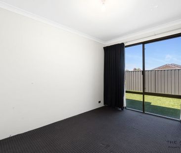 Three bedroom home with Theatre! - Photo 4