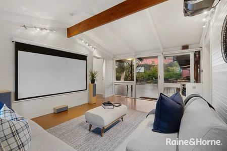 Fully Furnished Luxury Home in Belair - Huge Savings with 9.8kw Solar system - Photo 2