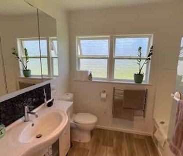 Newly Renovated Two Bedroom Home With Sea Views In Milford - Photo 4