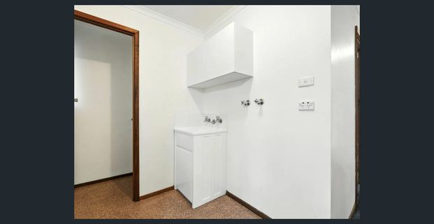 Solid, Low Maintenance Home in a Convenient Kingston Location - Photo 1