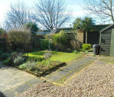 2 bedroom semi-detached bungalow to rent - Photo 3
