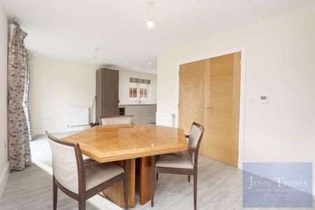 6 bedroom detached house to rent - Photo 3