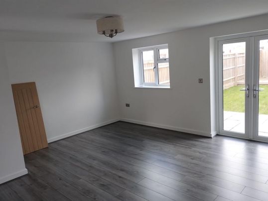 3 bedroom semi-detached house to rent - Photo 1