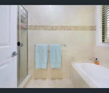 Spacious Family Home in a Peaceful cul-de-sac in Arundel - Photo 2