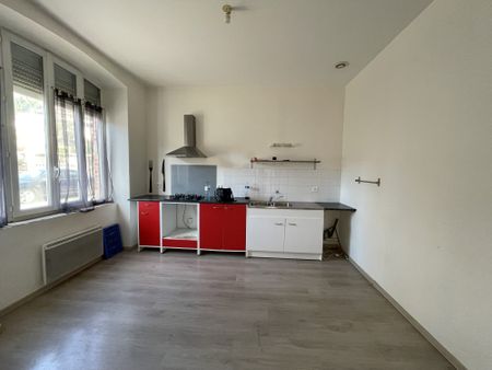 Location Maison 5 pièces 110m² ST PIERRE DE BOEUF 42520 - Photo 3