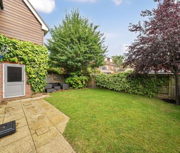 3 bedroom semi-detached house to rent - Photo 2